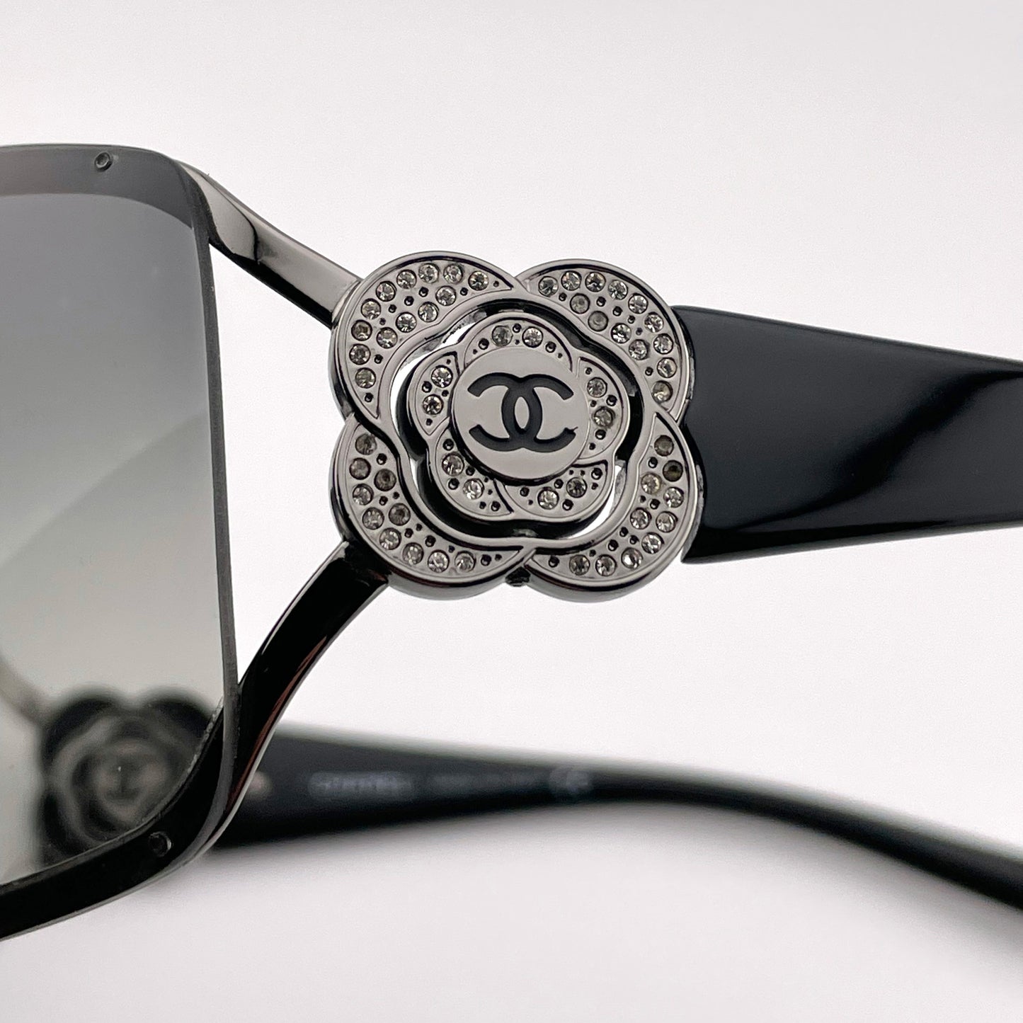Strassed Camelia Frame Sunglasses