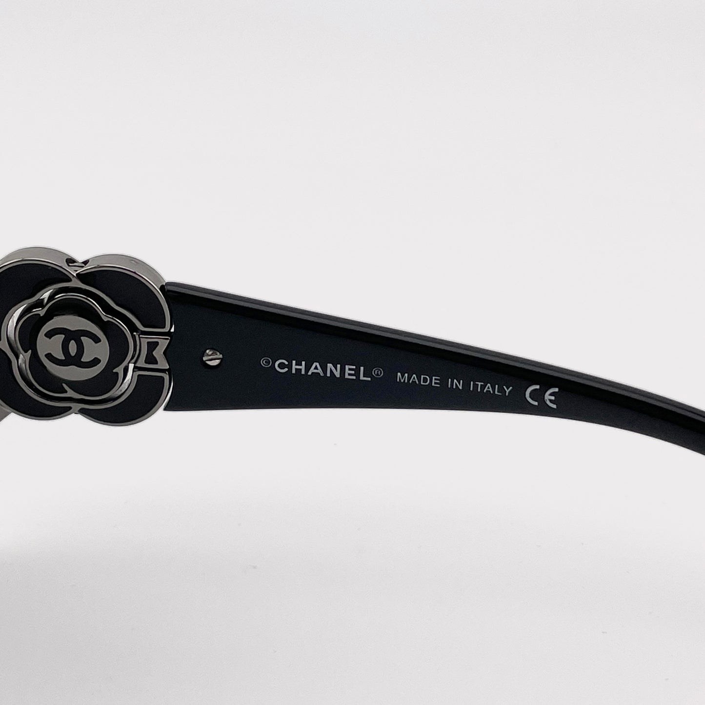 Strassed Camelia Frame Sunglasses