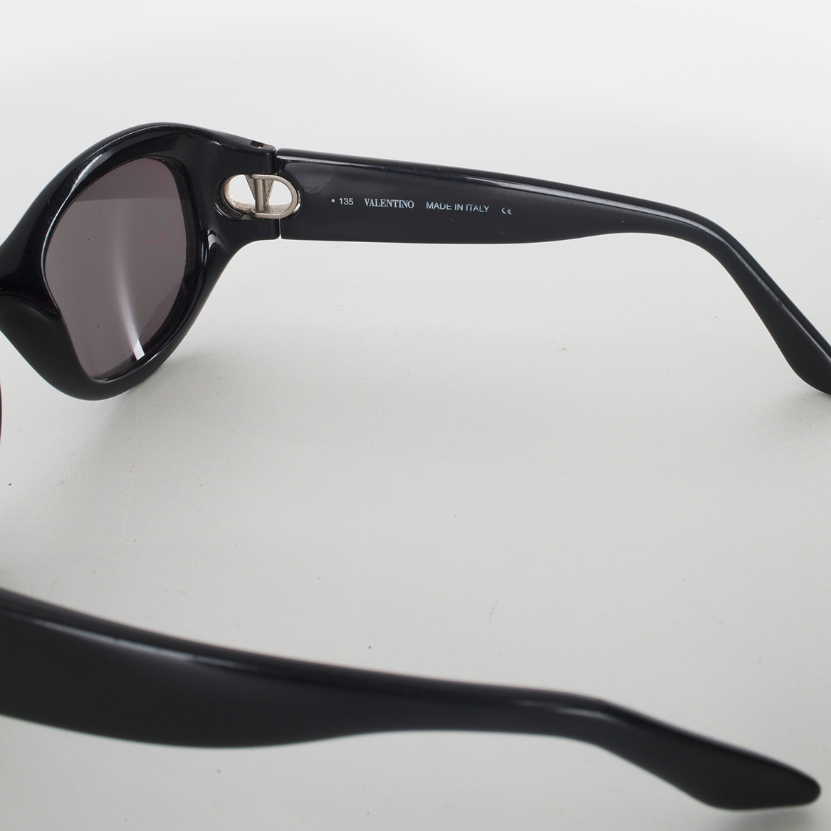 90'S "V" Logo Sunglasses