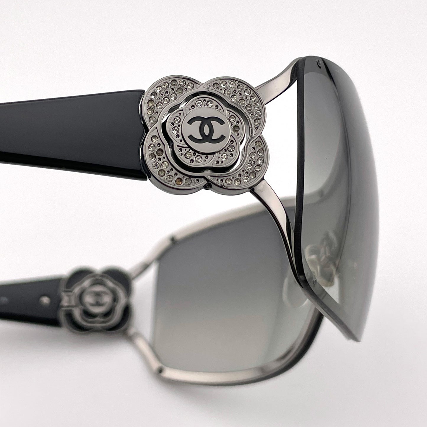 Strassed Camelia Frame Sunglasses