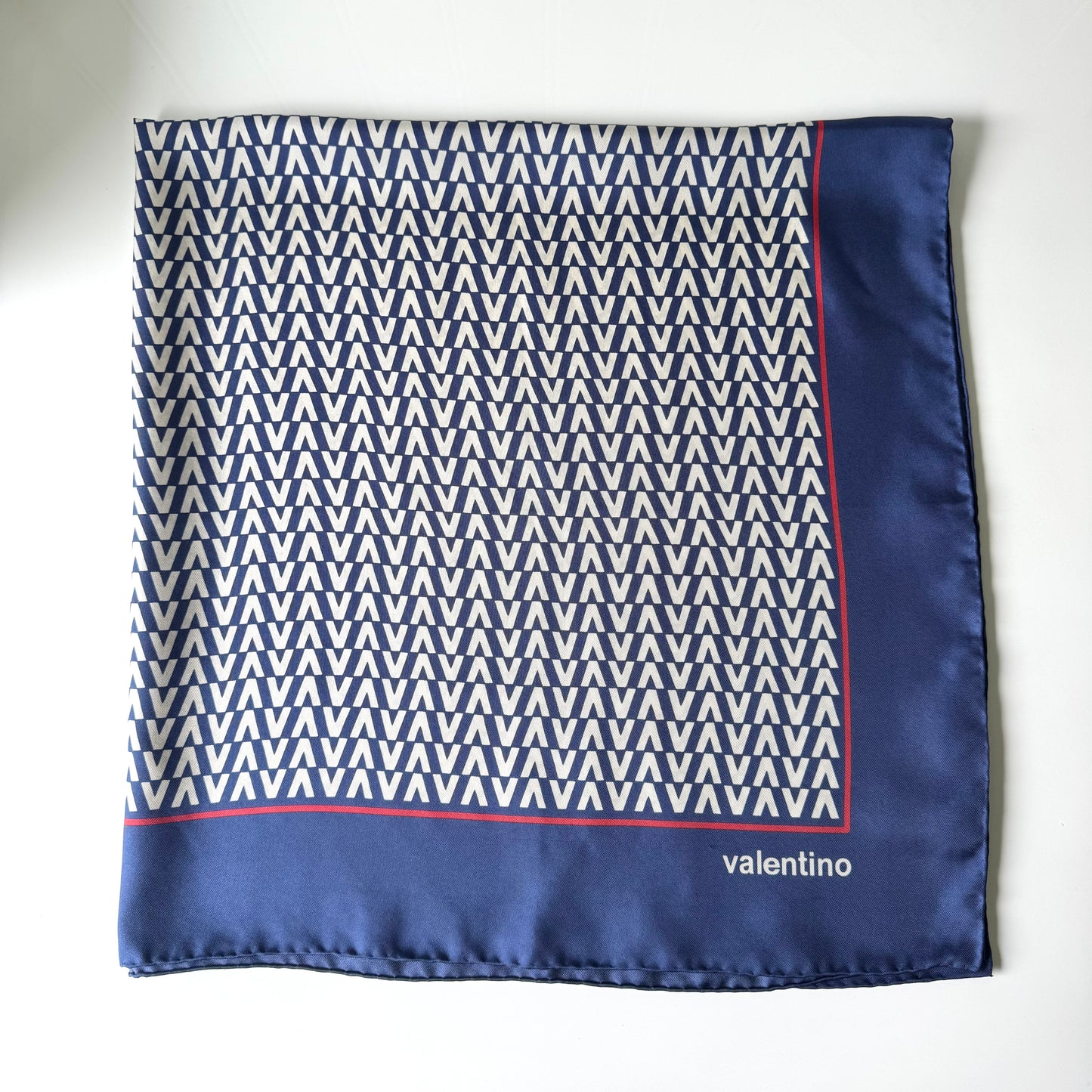 S/S 19 V Logo Silk Scarf