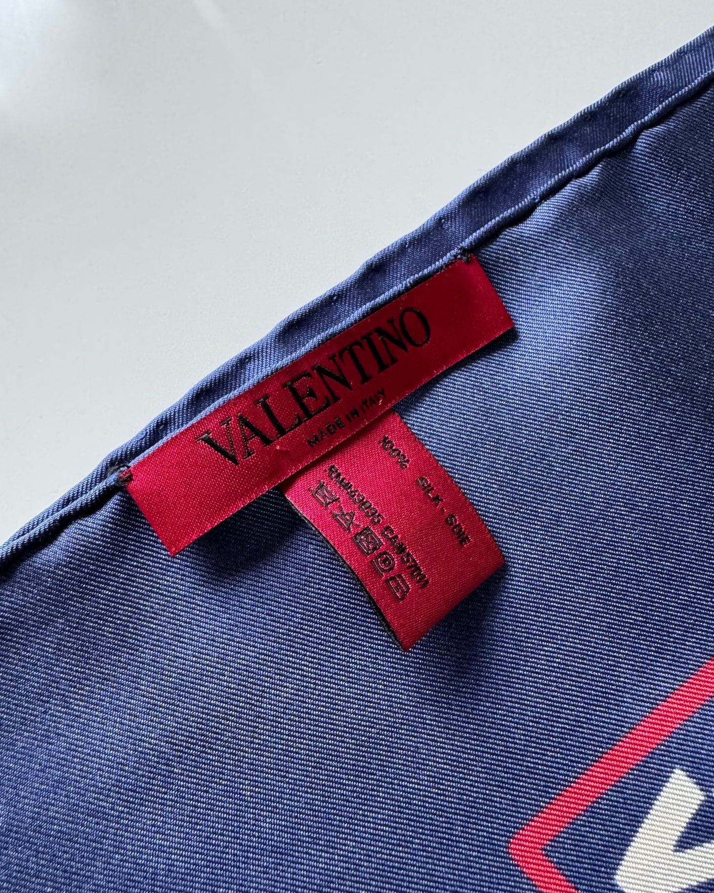 S/S 19 V Logo Silk Scarf