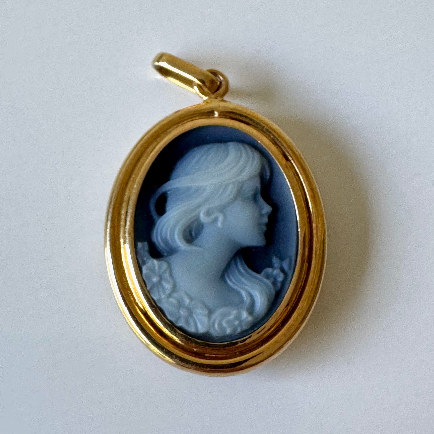 18k Gold Cameo Pendant