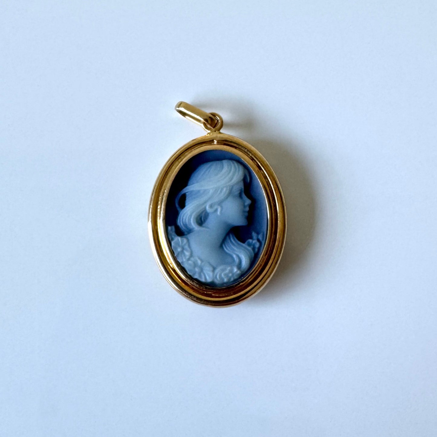 18k Gold Cameo Pendant