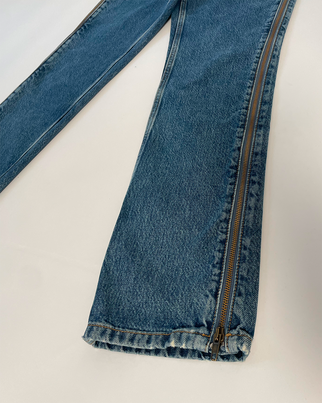 SS 20 Zipped Regular Jeans