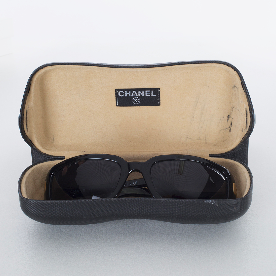 Black and gold chanel sunglasses sales