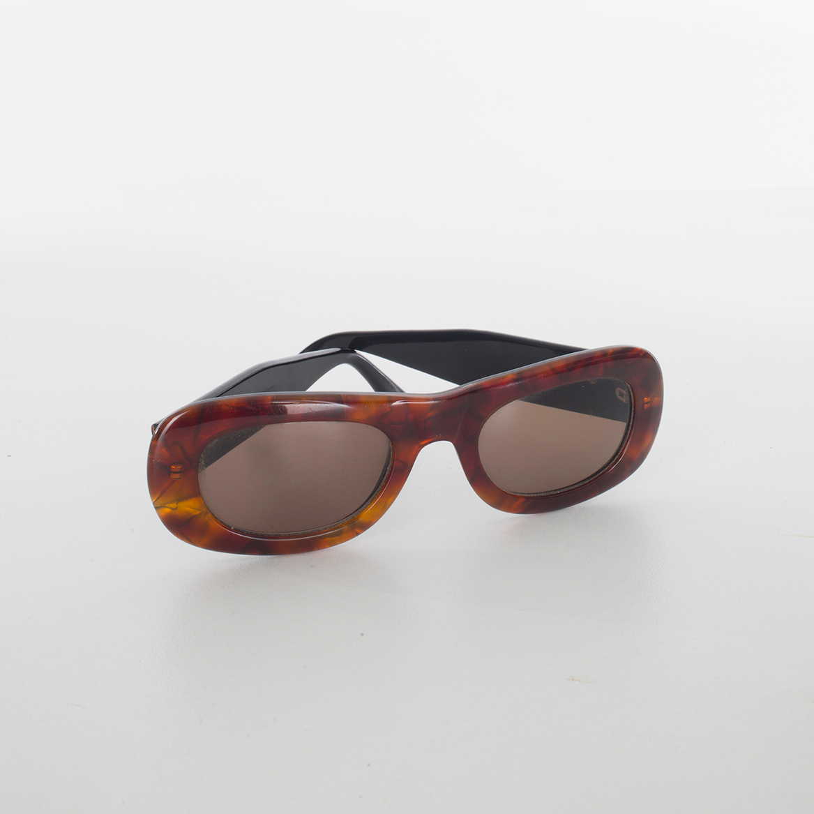 90's Woody Oval Sunglasses