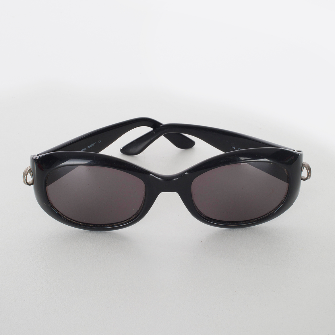 90'S "V" Logo Sunglasses